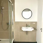 Apartment Donau - Im Zentrum, Küche, Parkplatz, Ruhig Gelegen *