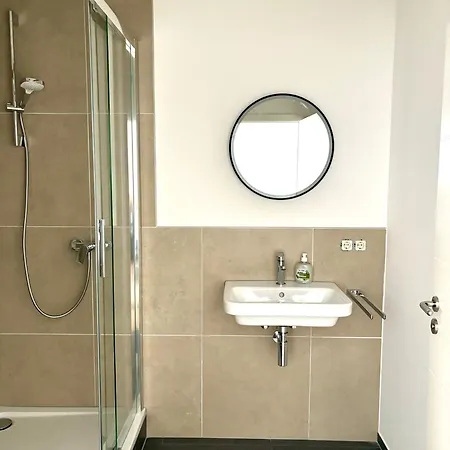 Apartment Donau - Im Zentrum, Küche, Parkplatz, Ruhig Gelegen *